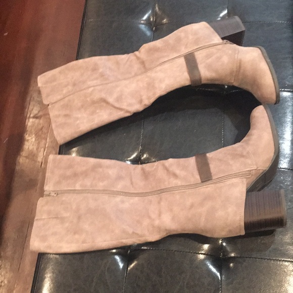 New gray knee high boot with bucket - Picture 2 of 4